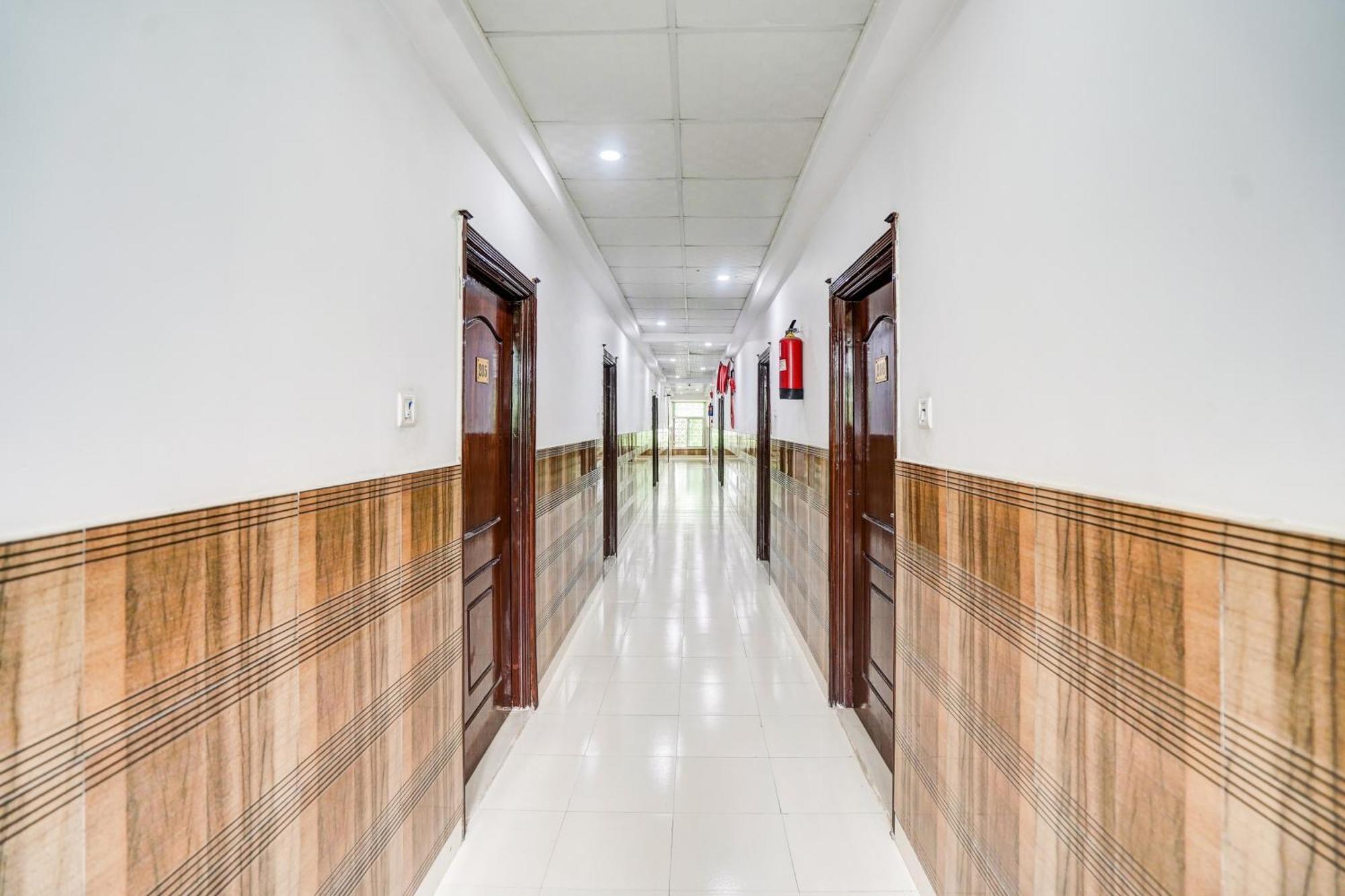 Super Hotel O Sgpgi Bijnaur Bagian luar foto